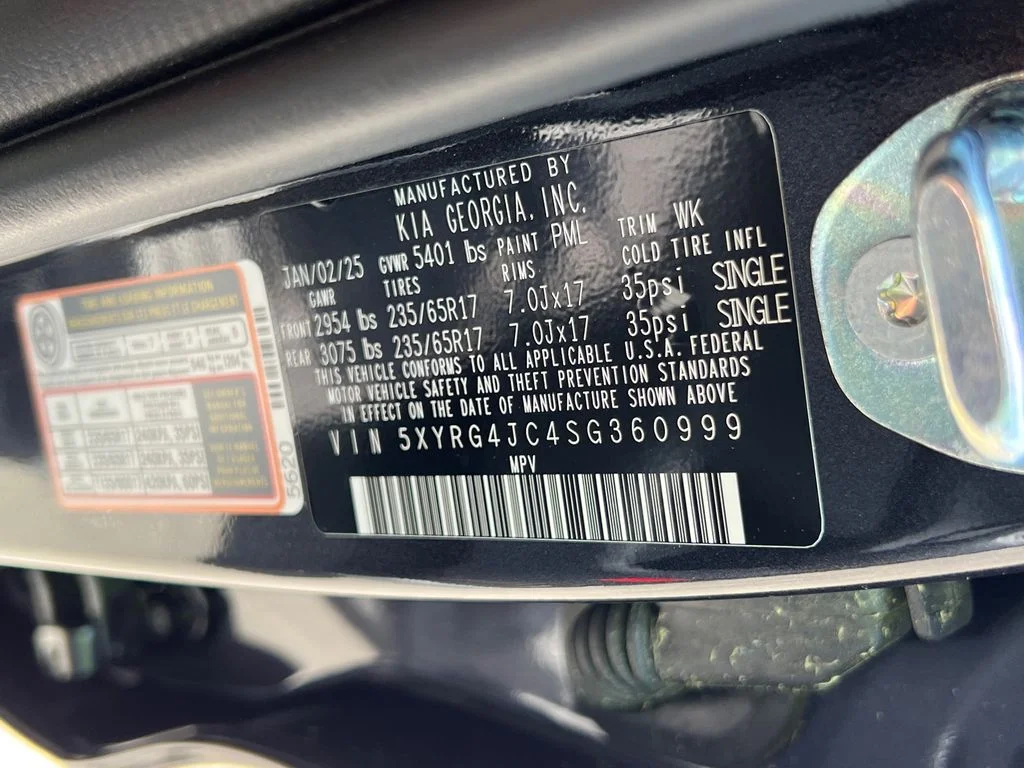 2025 Kia Sorento LX - Photo 30