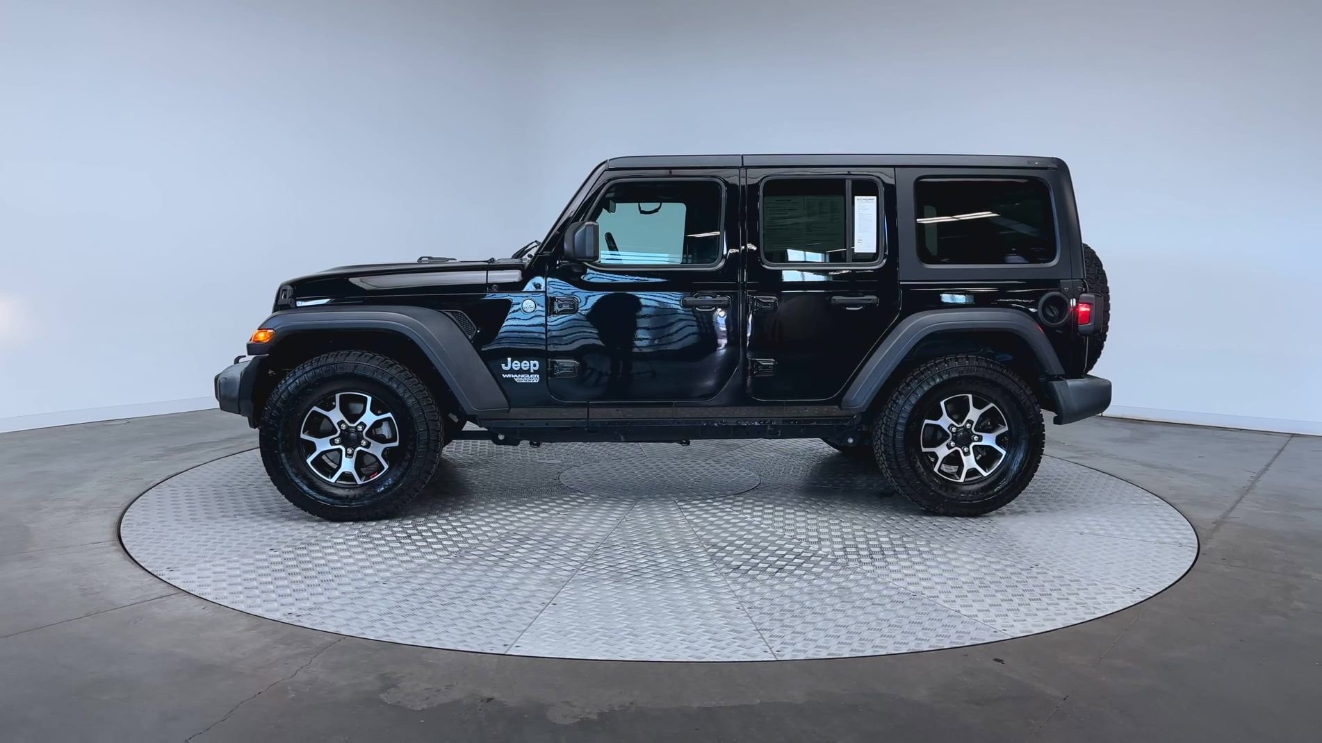 Used 2019 Black Clearcoat Jeep Sport S image 5