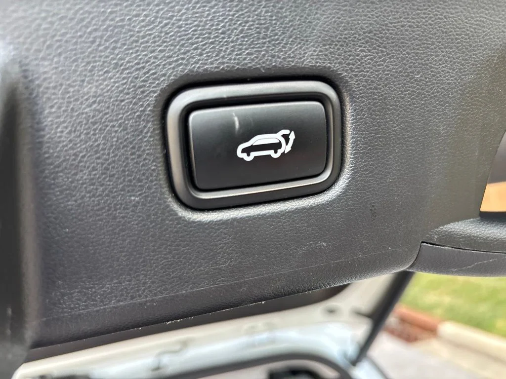 Used 2023 White Pearl Hyundai Limited image 41