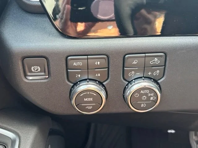 New 2026 Summit White GMC SLT image 32