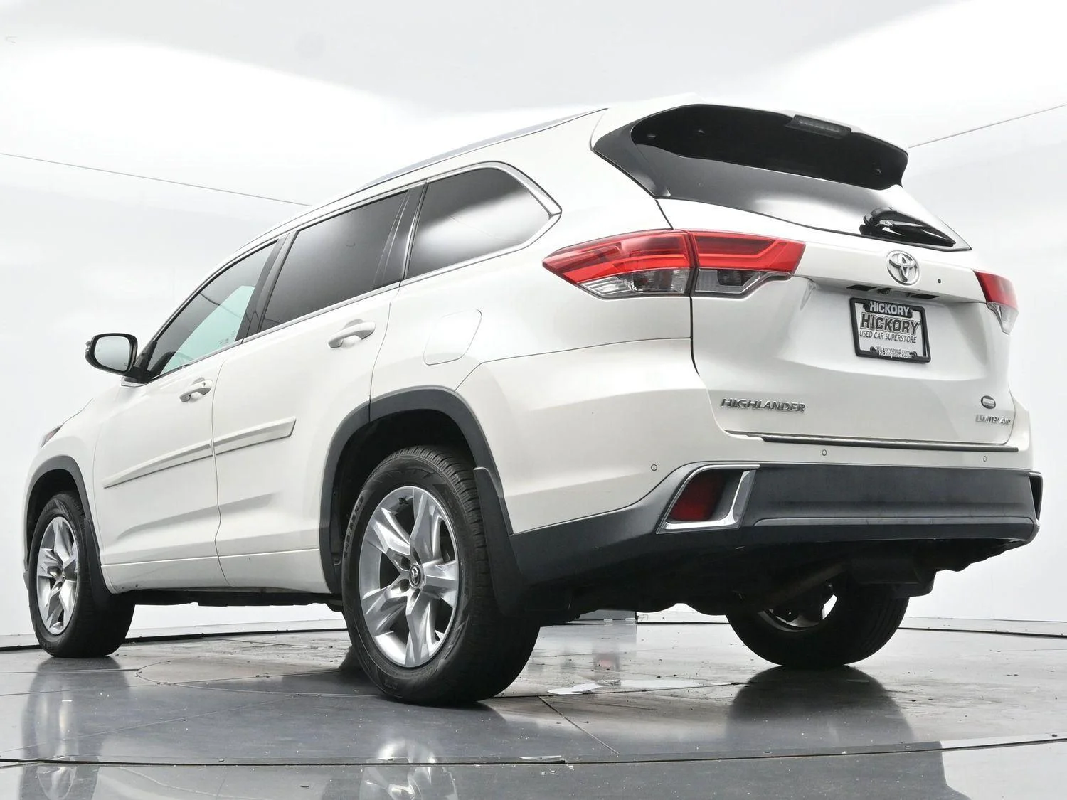Used 2017 Blizzard Pearl Toyota Limited image 57