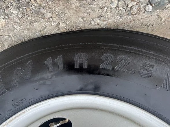 Used 2023 White Isuzu  image 63
