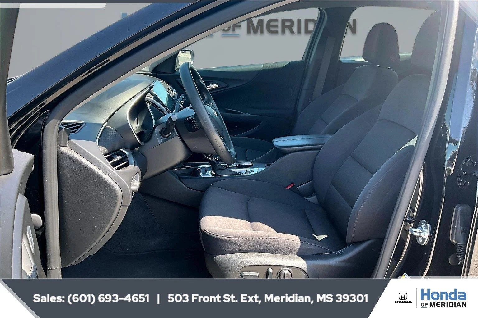 Used 2025 Mosaic Black Metallic Chevrolet LT image 18