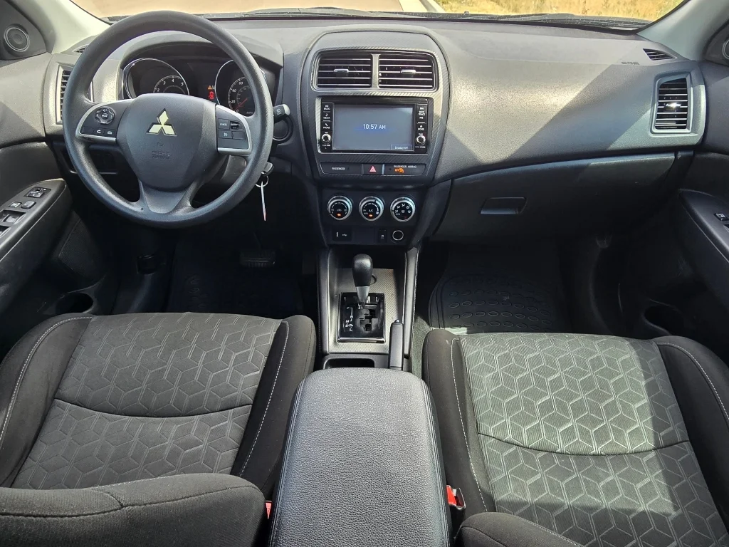 Used 2021 Labrador Black Metallic Mitsubishi LE image 25