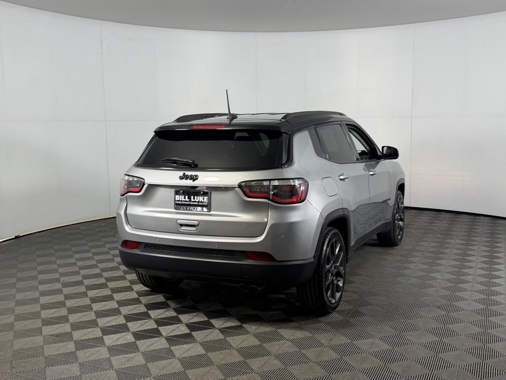 Used 2019 Silver Jeep Limited image 8