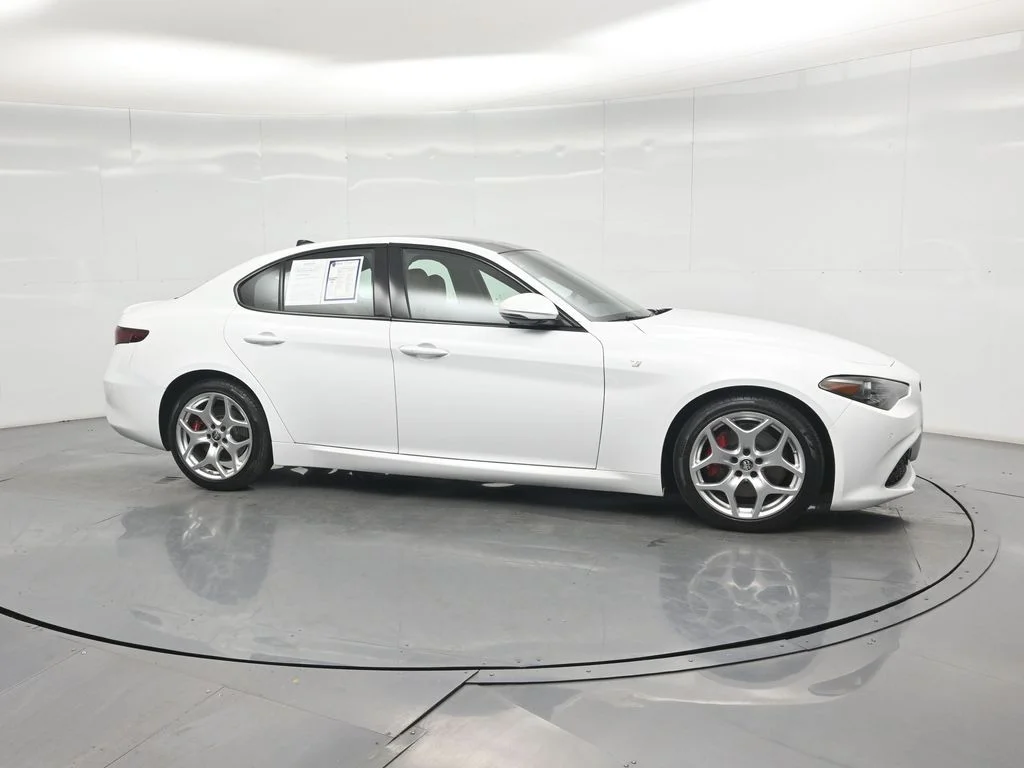 Used 2022 White Alfa Romeo Ti image 23