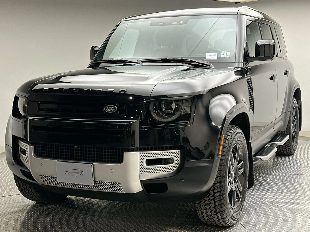 2023 Land Rover Defender SE