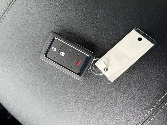 New 2026 Bright White Clear-Coat Exterior Paint Jeep Laredo image 29