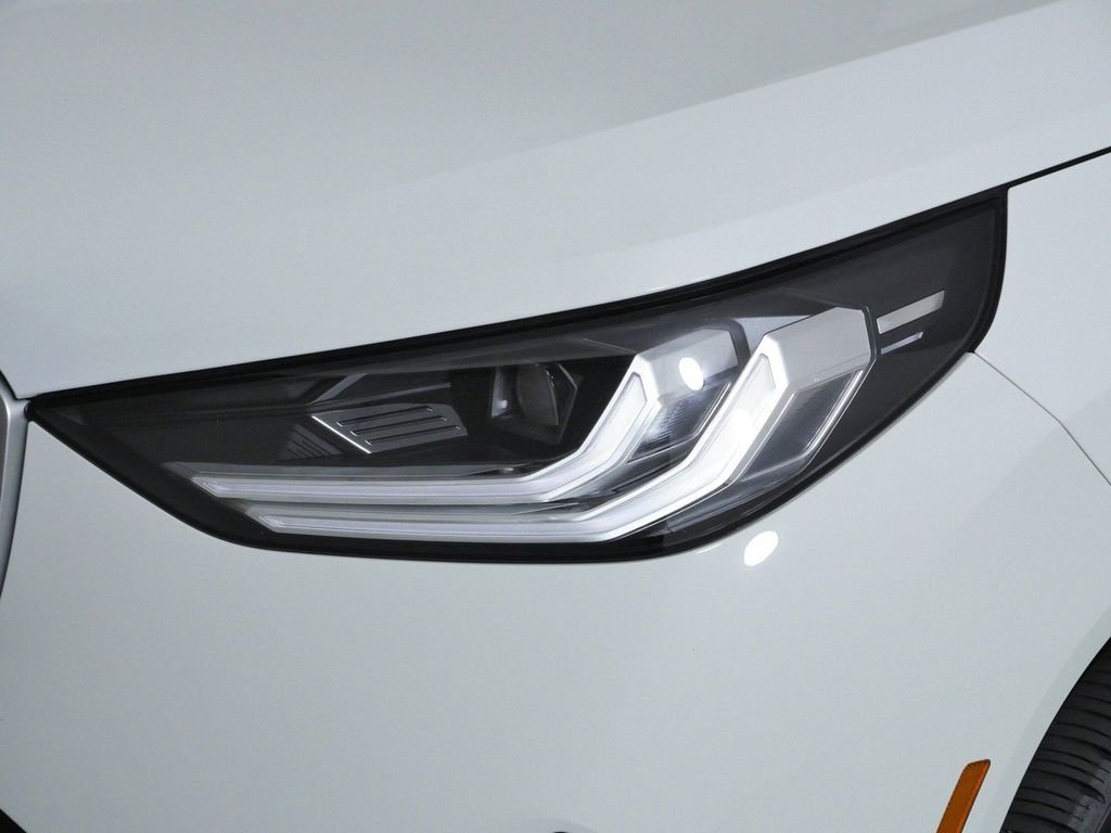 Certified Used 2025 Alpine White BMW 30 xDrive image 4