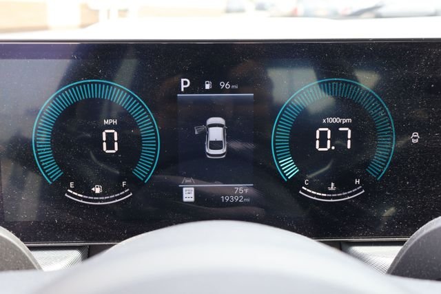 Used 2025 White Hyundai SEL image 11