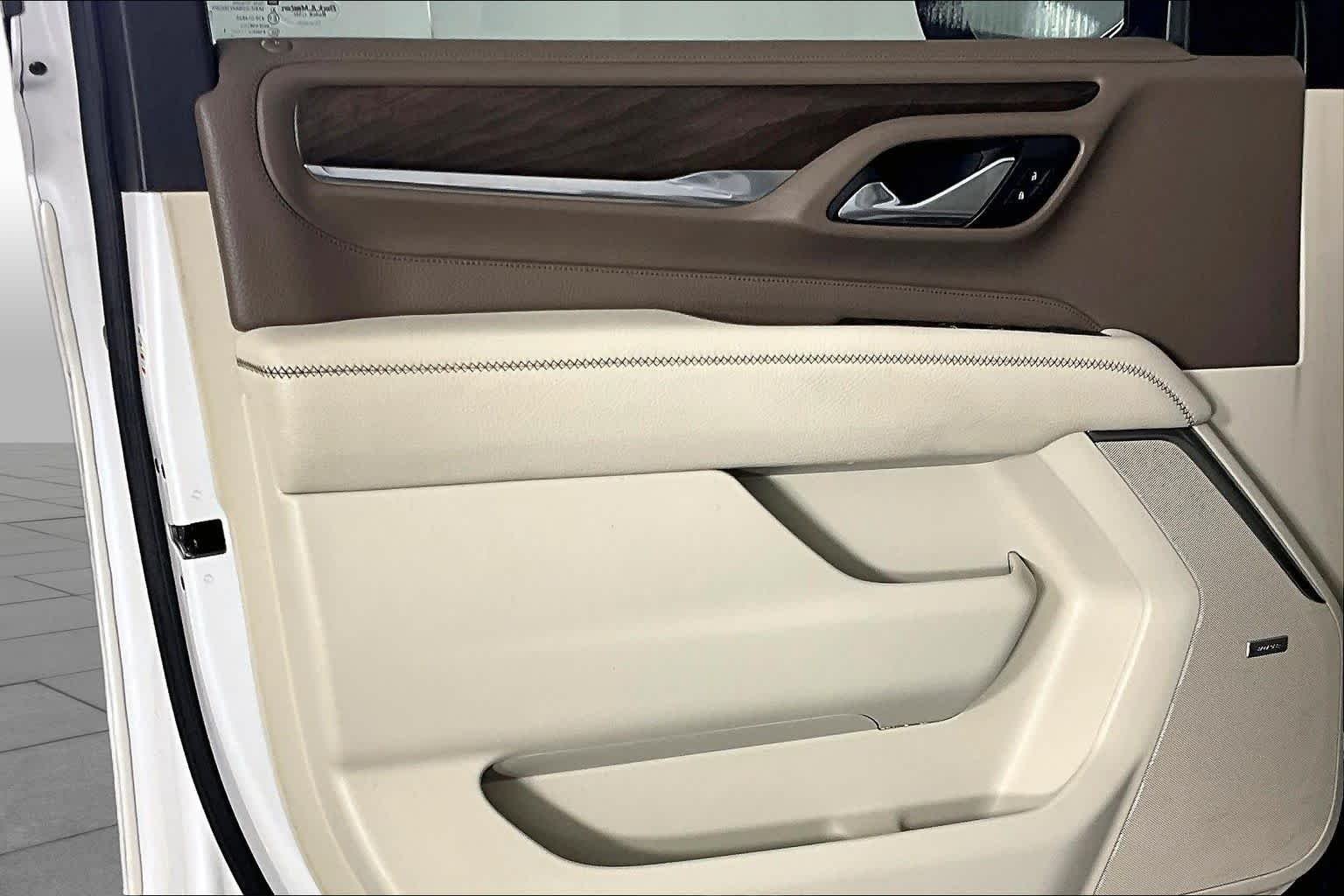 Used 2021 White Frost Tricoat GMC Denali image 20