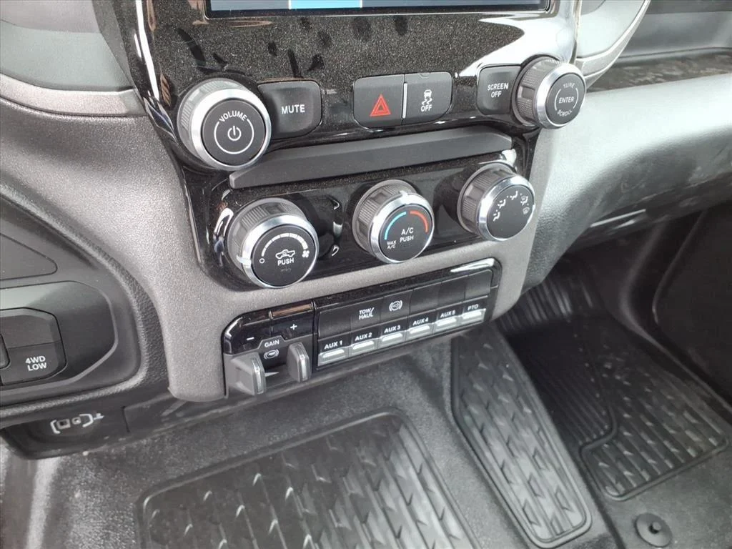 2026 RAM 3500 Chassis Tradesman - Photo 13