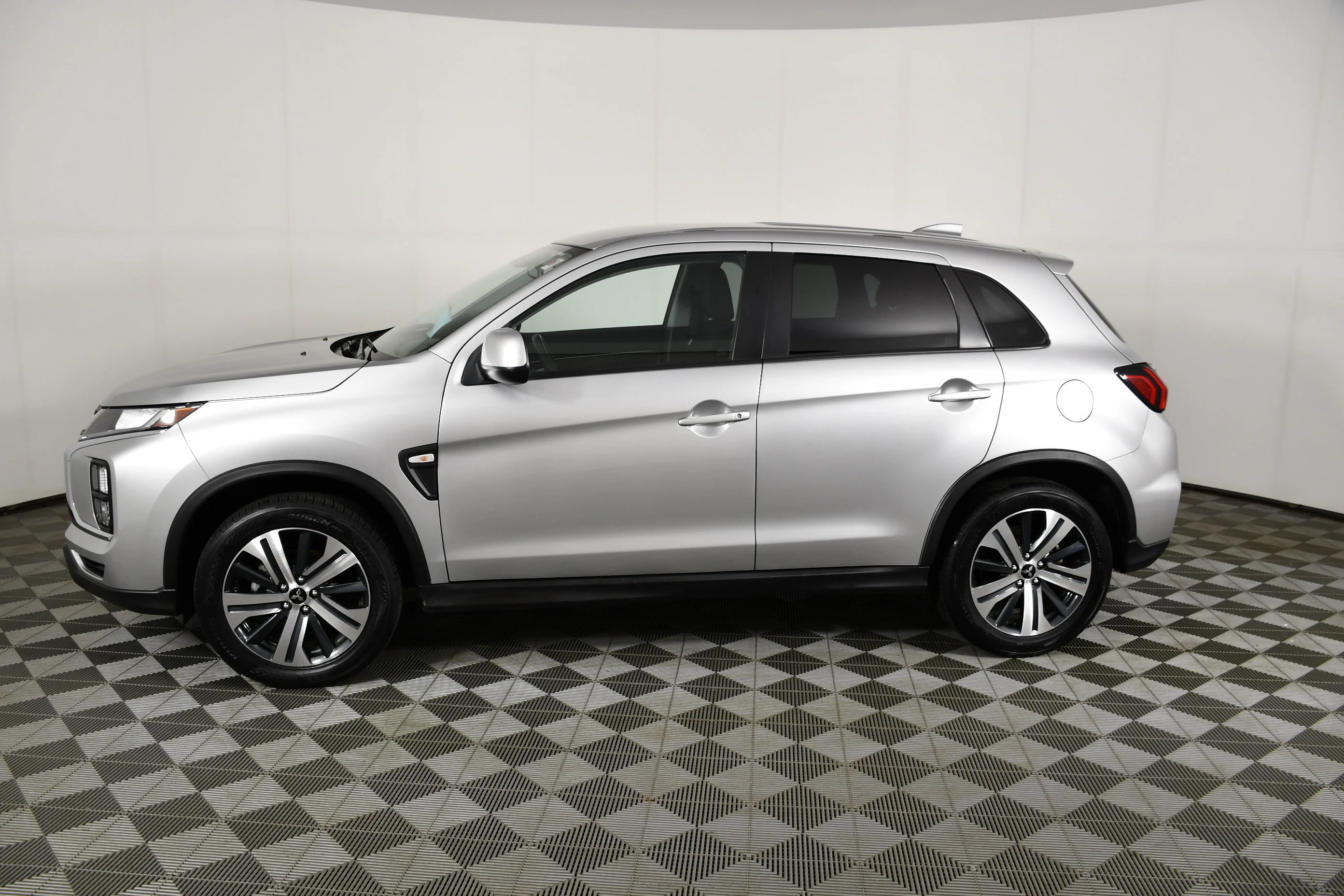 Certified Used 2024 Gray Mitsubishi SE image 7