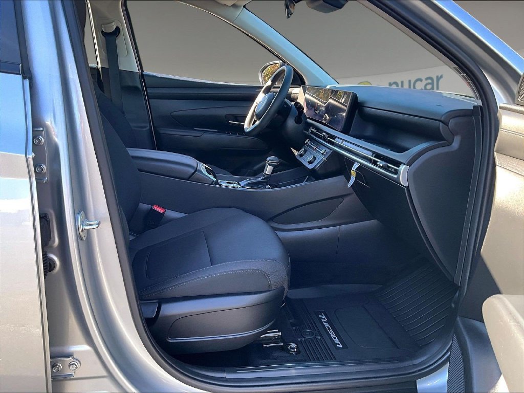 Used 2025 Silver Hyundai SE image 22