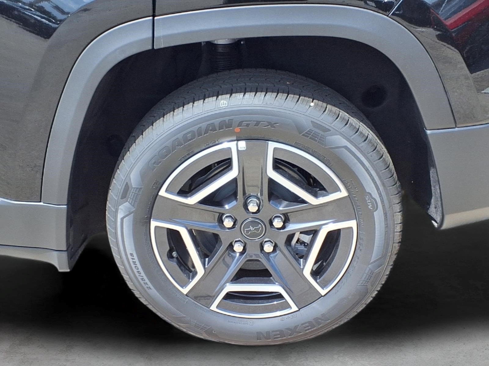 New 2026 Diamond Black Crystal Pearl-Coat Exterior Paint Jeep Laredo image 7
