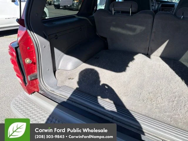 Used 2002 Red Ford Base image 29