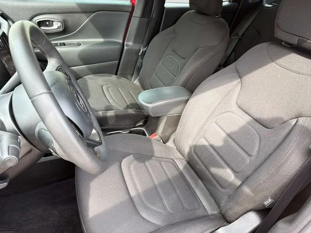 Used 2022 Red Jeep Latitude image 18