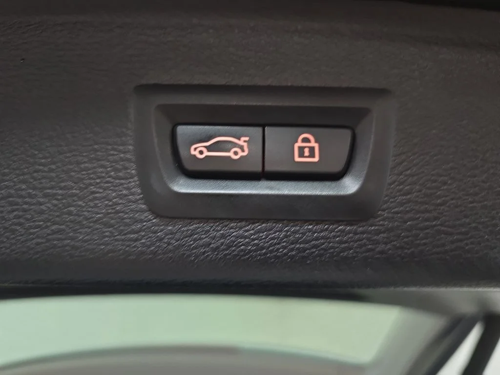 Used 2015 Space Gray Metallic BMW xDrive28d image 16
