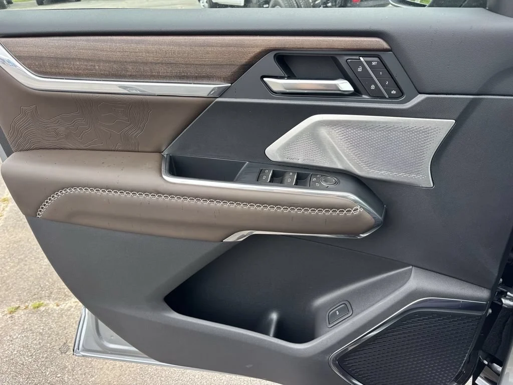 2026 GMC Acadia Denali Ultimate - Photo 10