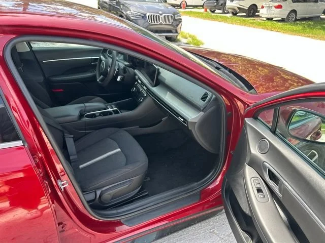 Used 2025 Ultimate red Hyundai SEL image 9