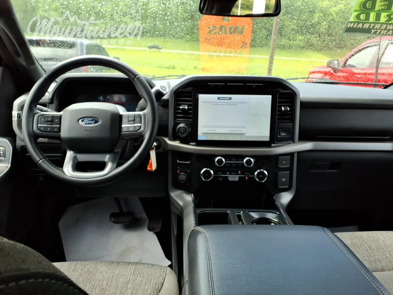 Used 2024 Oxford White Ford XLT image 15