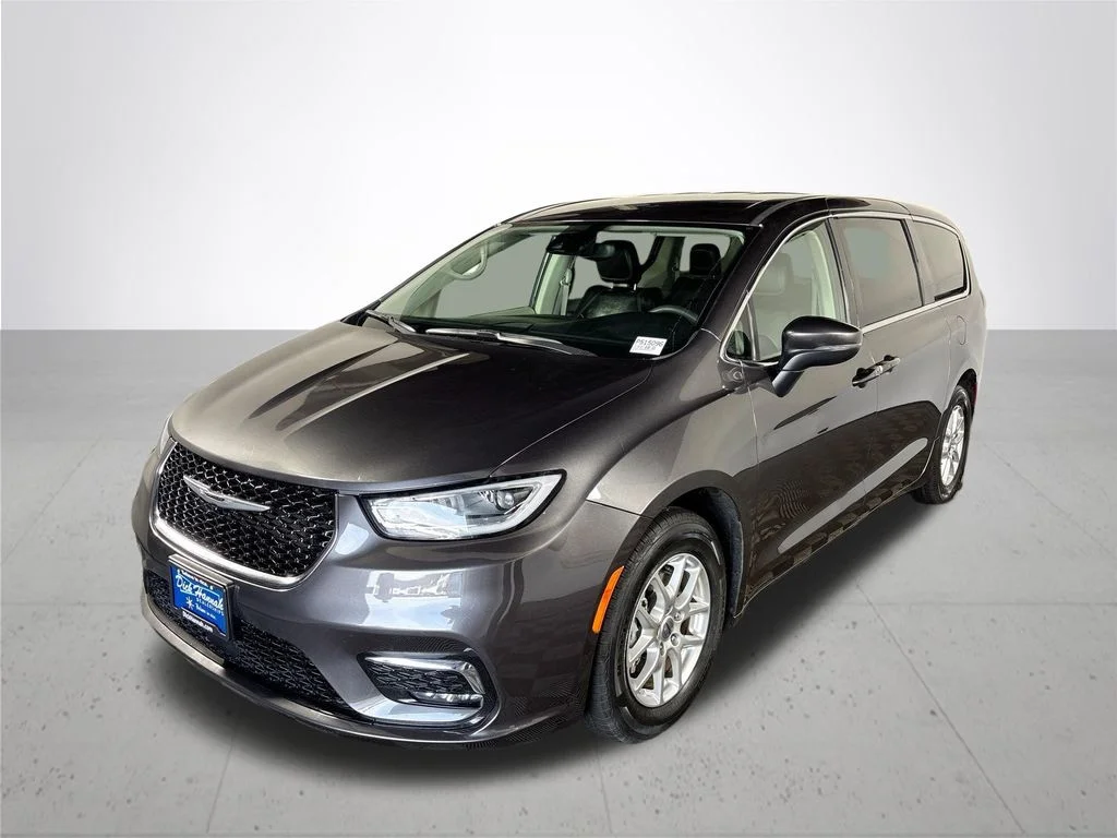 Used 2023 Gray Chrysler Touring L image 2