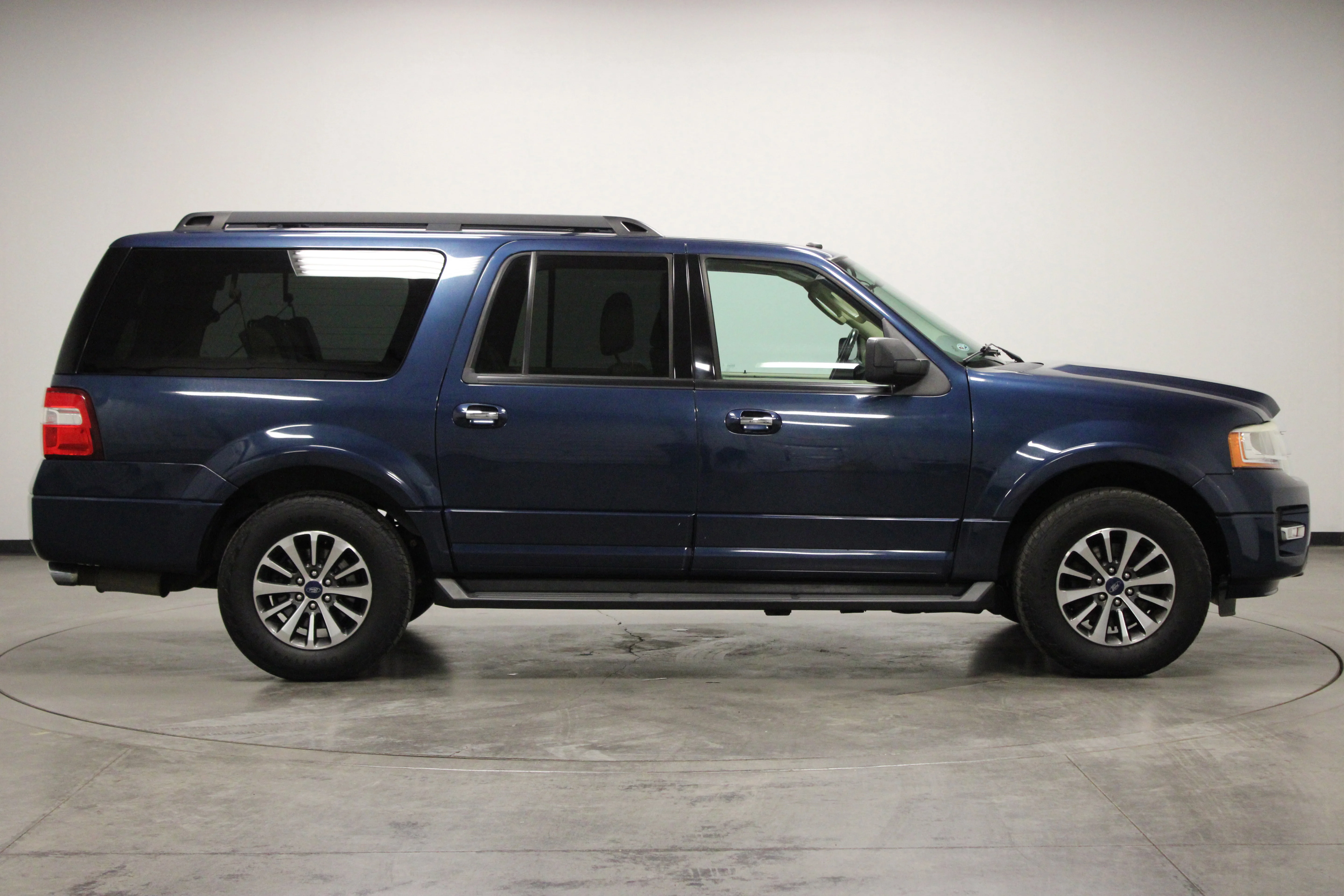 Used 2017 Blue Ford XLT image 9