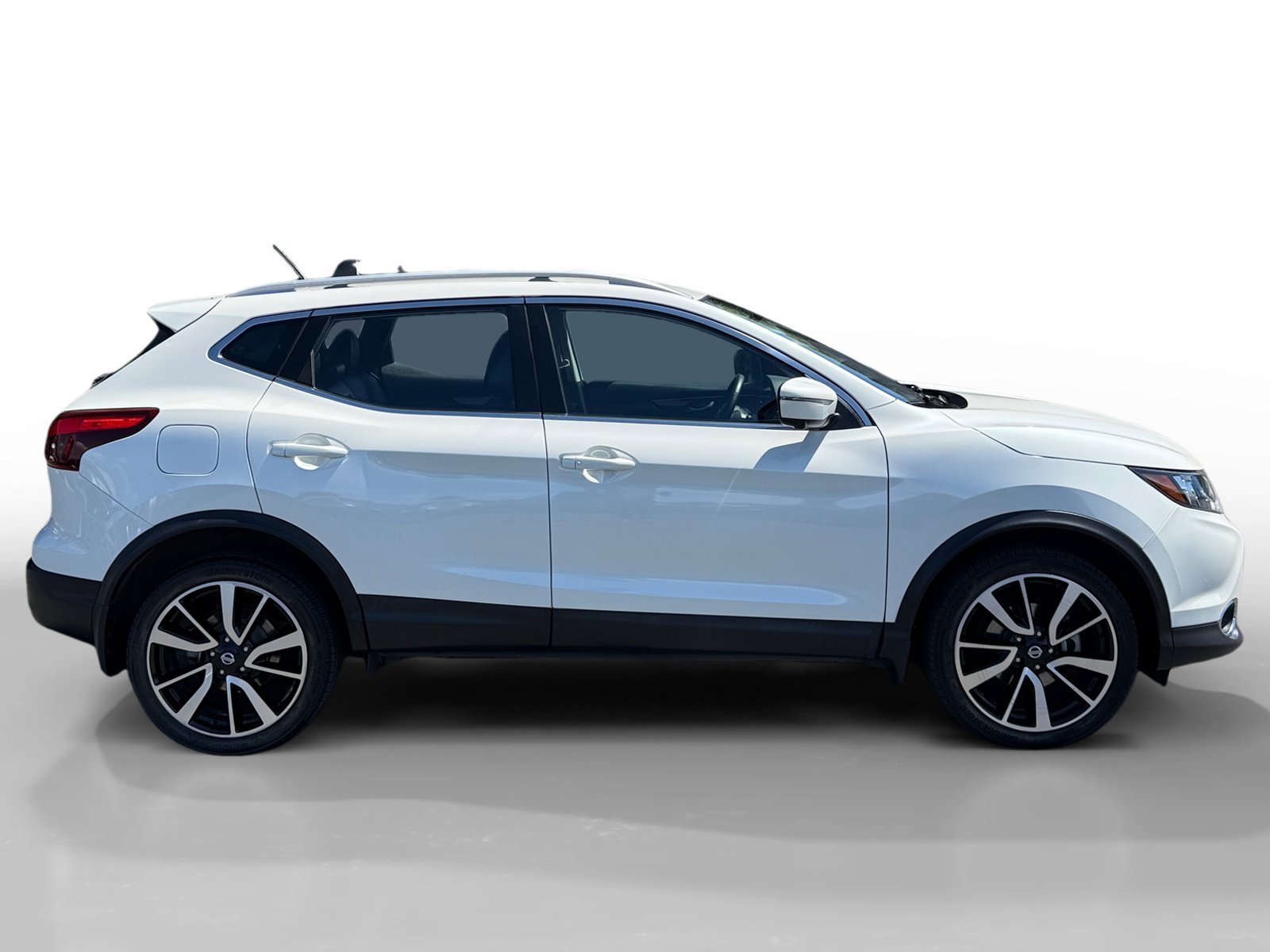 Used 2017 Pearl White Nissan SL image 6