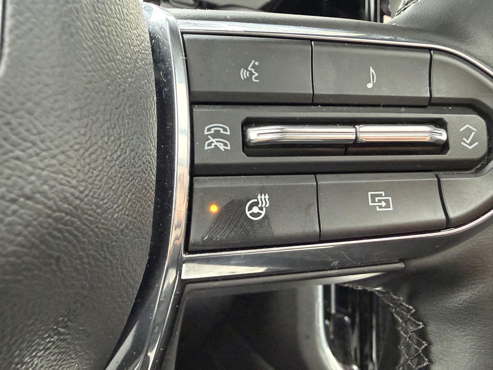 Used 2025 Onyx Black GMC Elevation image 13
