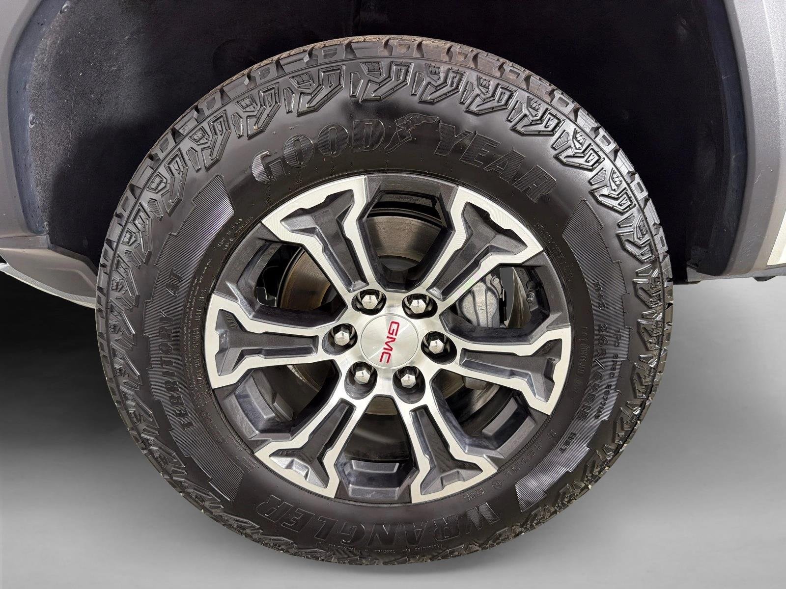 Used 2025 Summit White GMC 4WD AT4 image 12