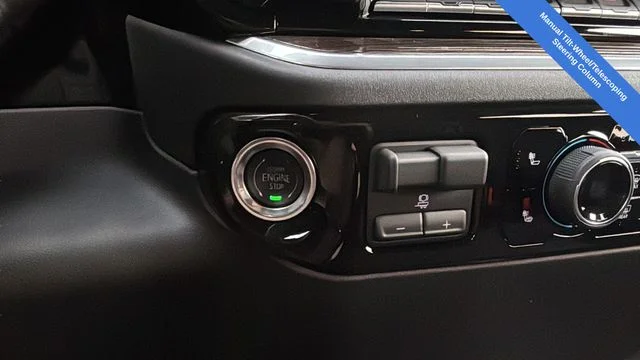 Used 2025 White Chevrolet LT image 31
