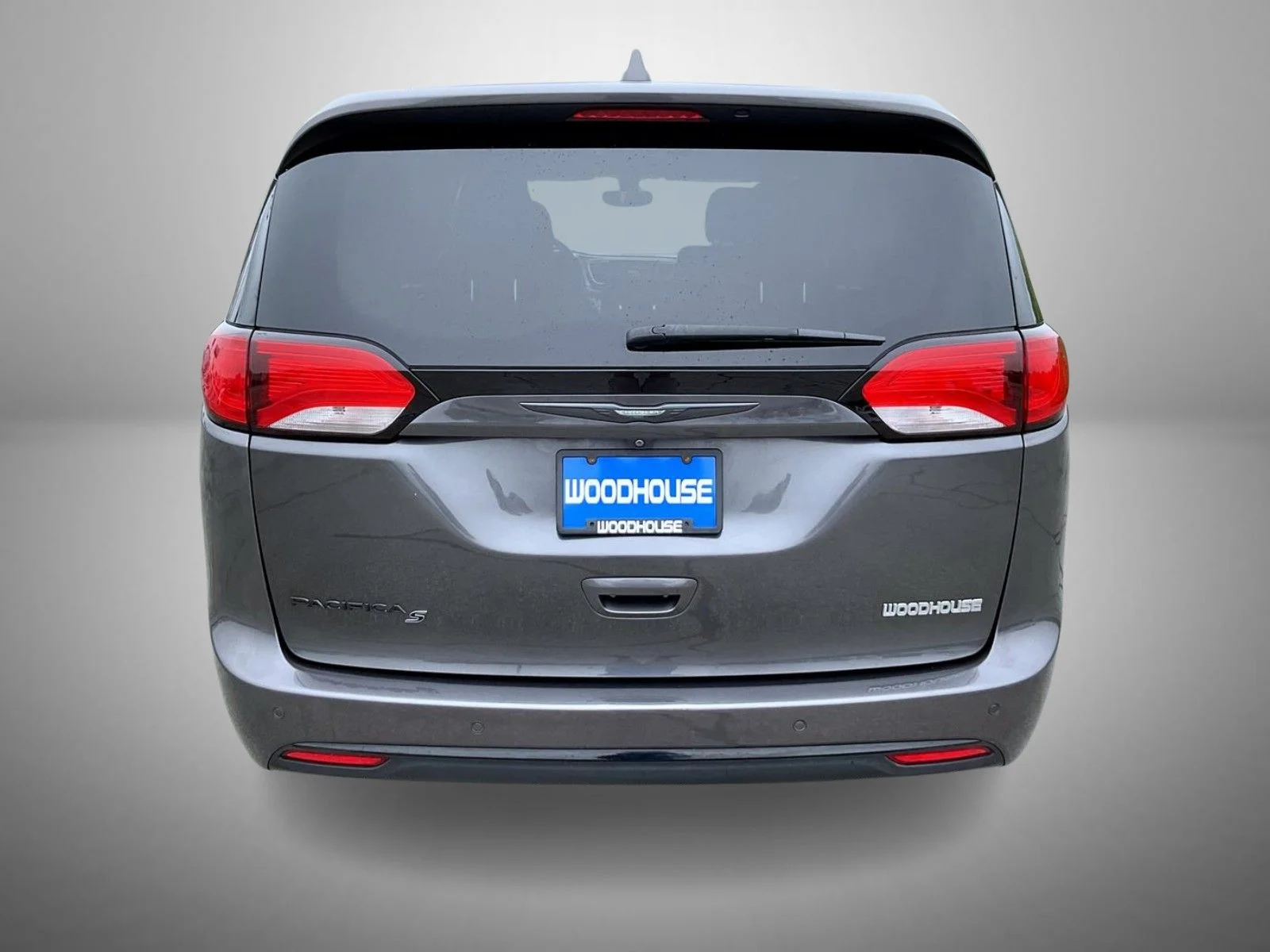 Used 2019 Gray Chrysler Touring Plus image 6