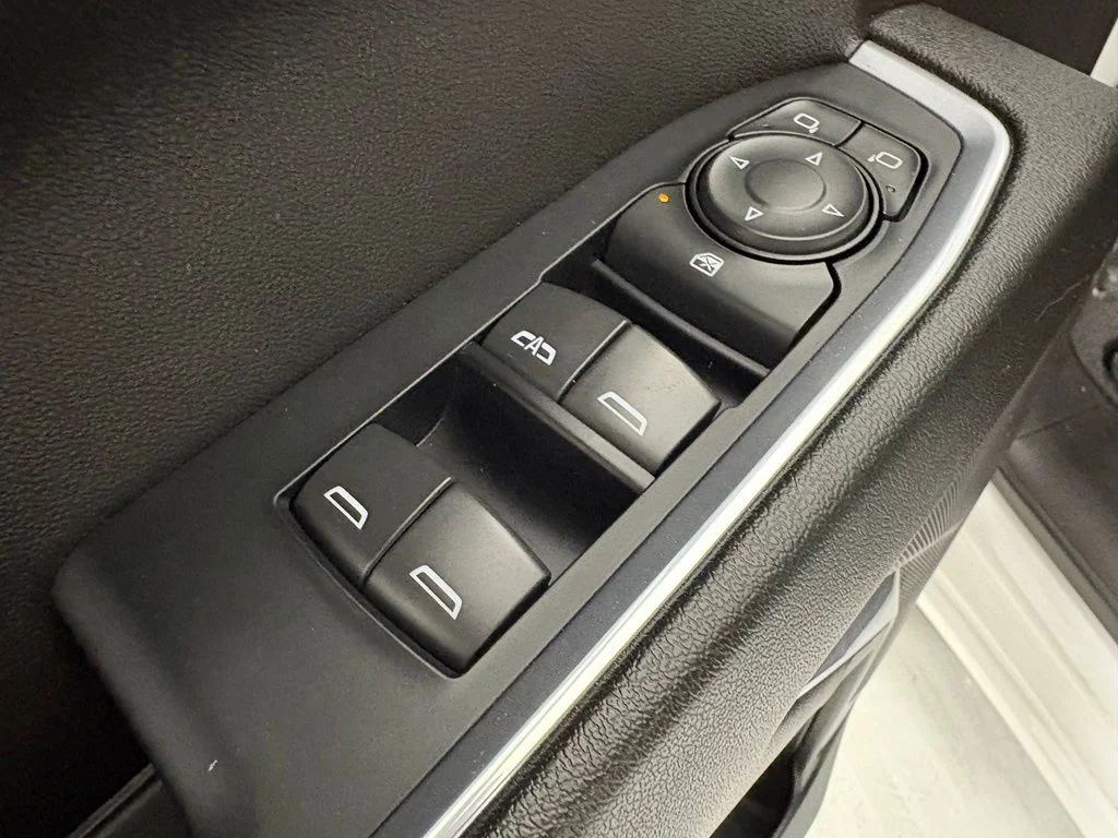 Used 2023 White GMC Elevation image 24