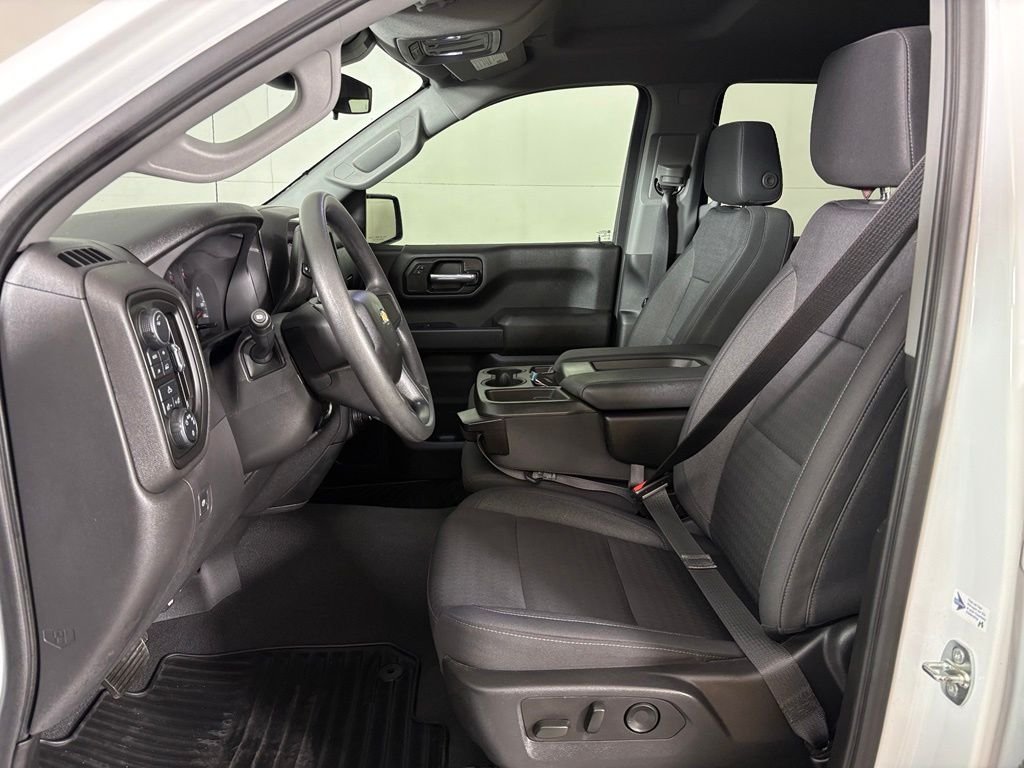 Used 2023 White Chevrolet Custom image 18