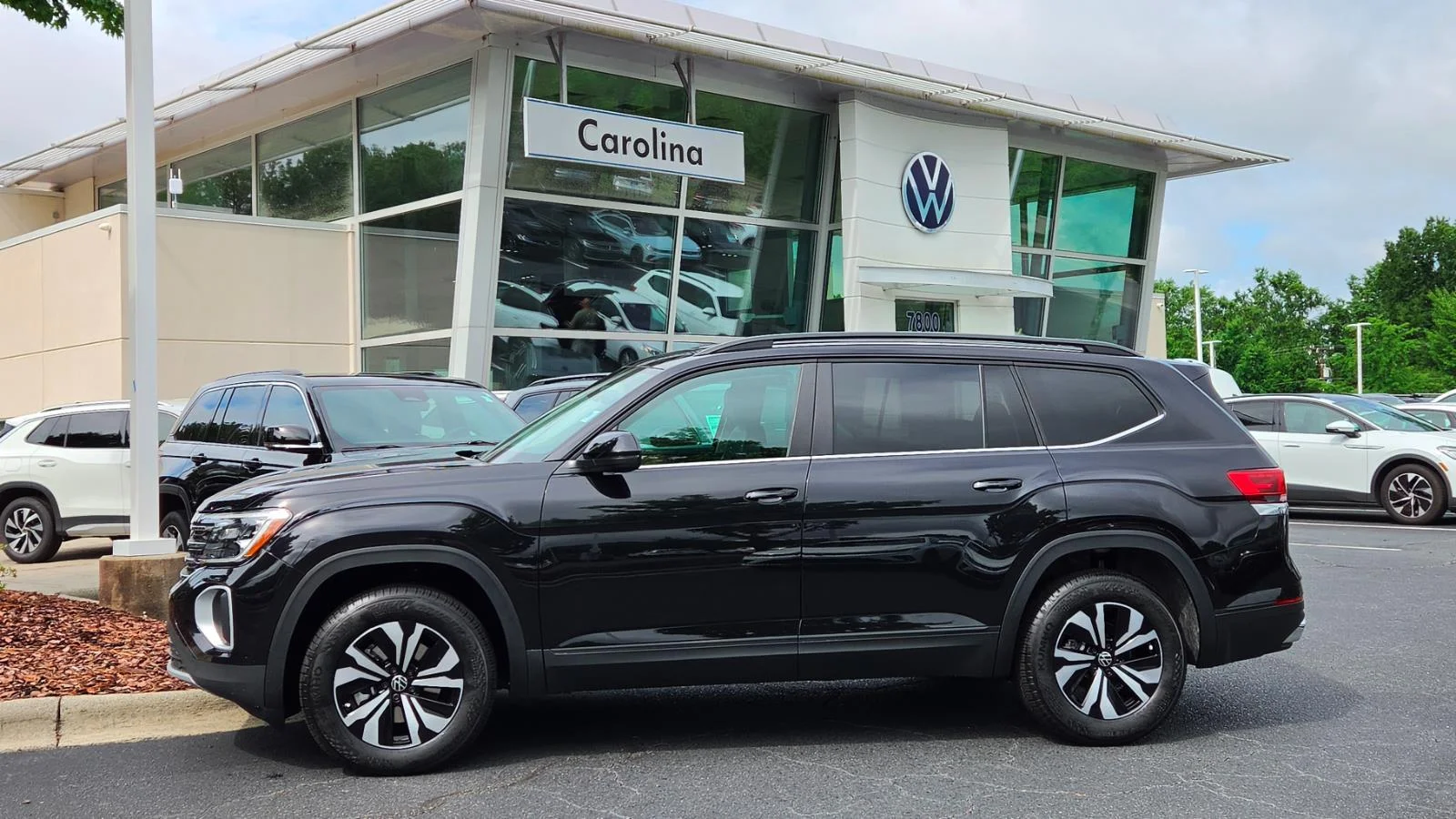 New 2026 Deep Black Pearl Volkswagen 2.0T SE image 1