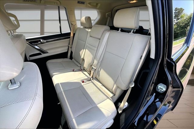 Used 2022 Black Lexus 460 image 25