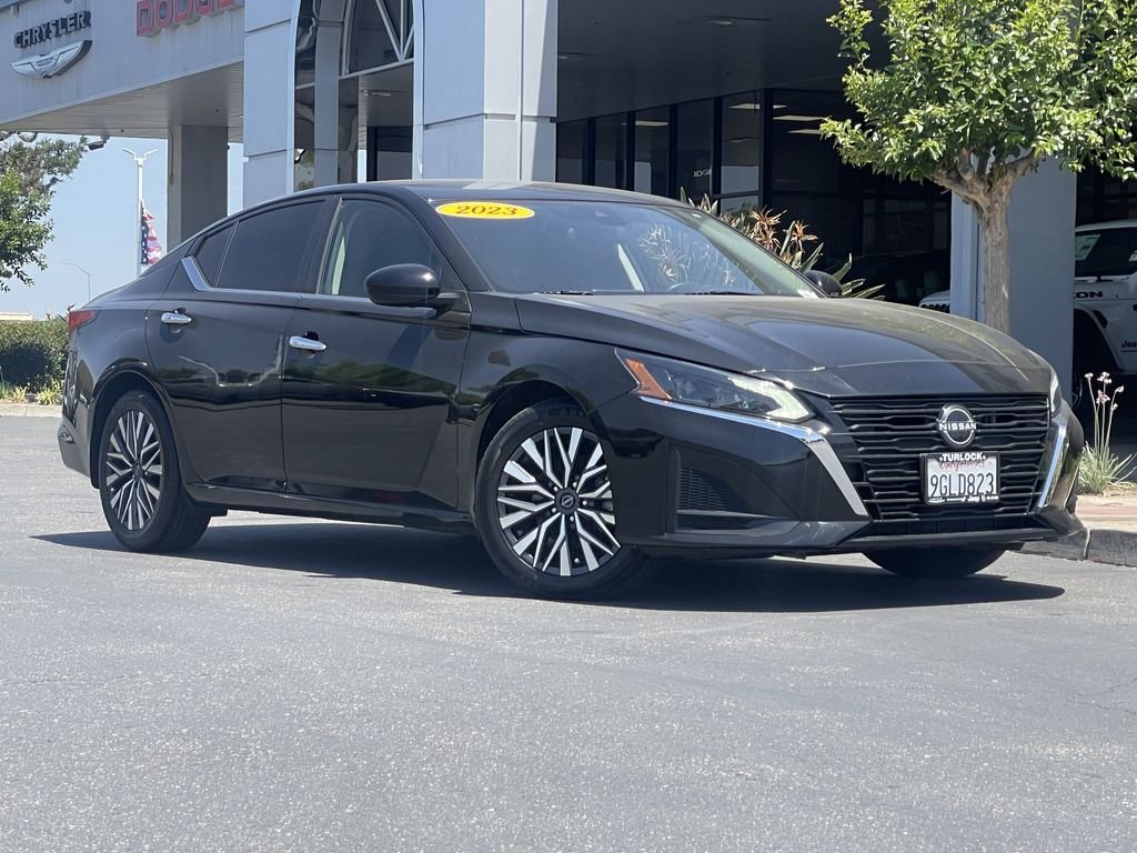Used 2023 Black Nissan 2.5 SV image 3