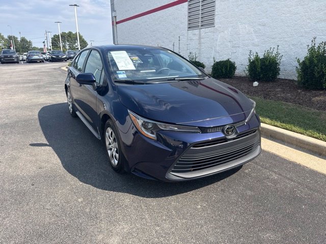 Used 2025  Toyota LE image 1