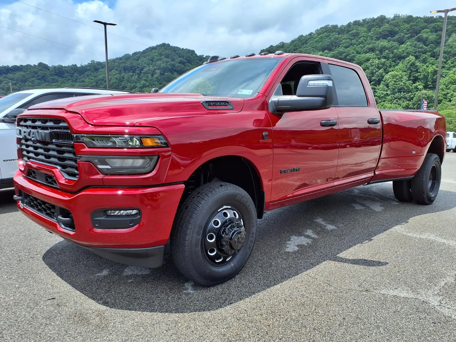 New 2026 Molten Red Pearl-Coat Exterior Paint RAM Big Horn image 3