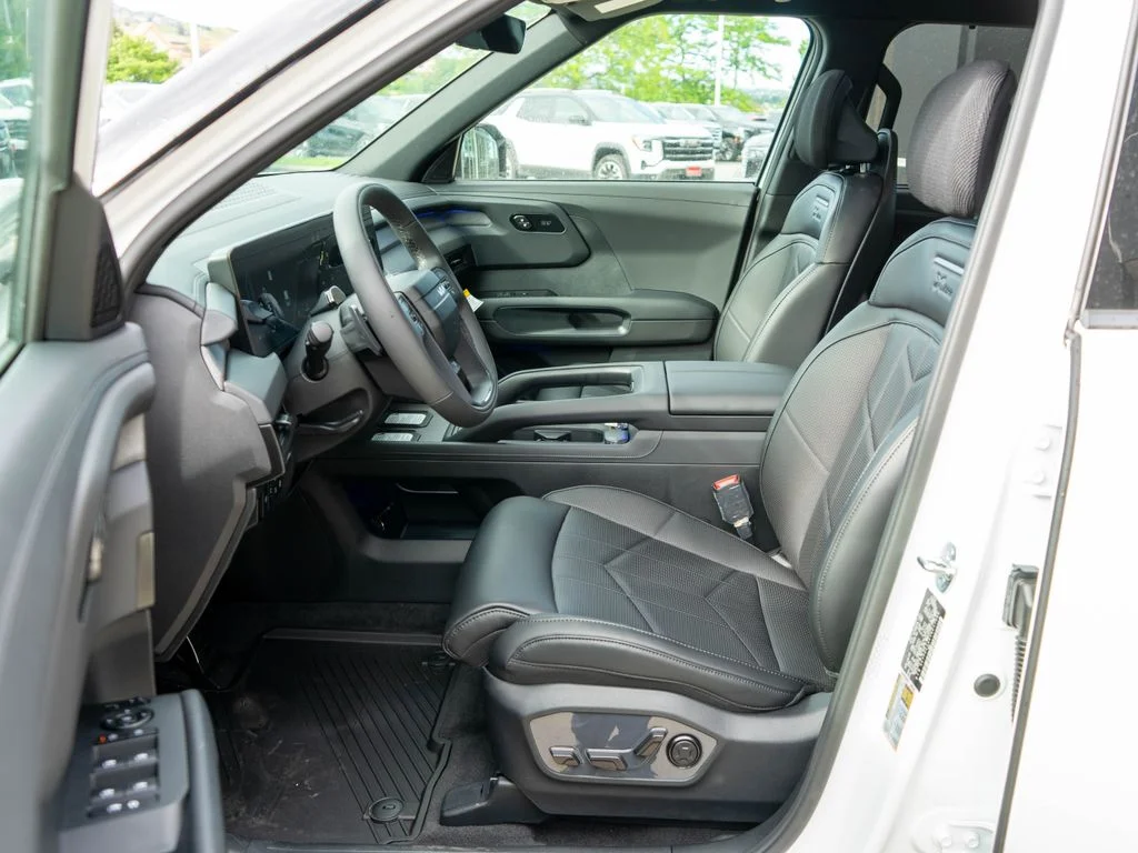 New 2027 Glacial White Pearl Kia X-LINE SX image 11