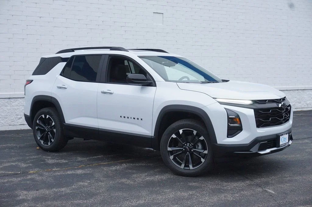New 2026 Polar White Tricoat Chevrolet RS image 3