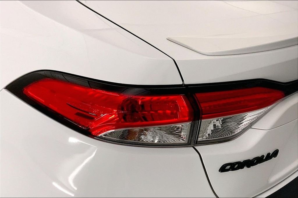 Used 2022 White Toyota SE image 27