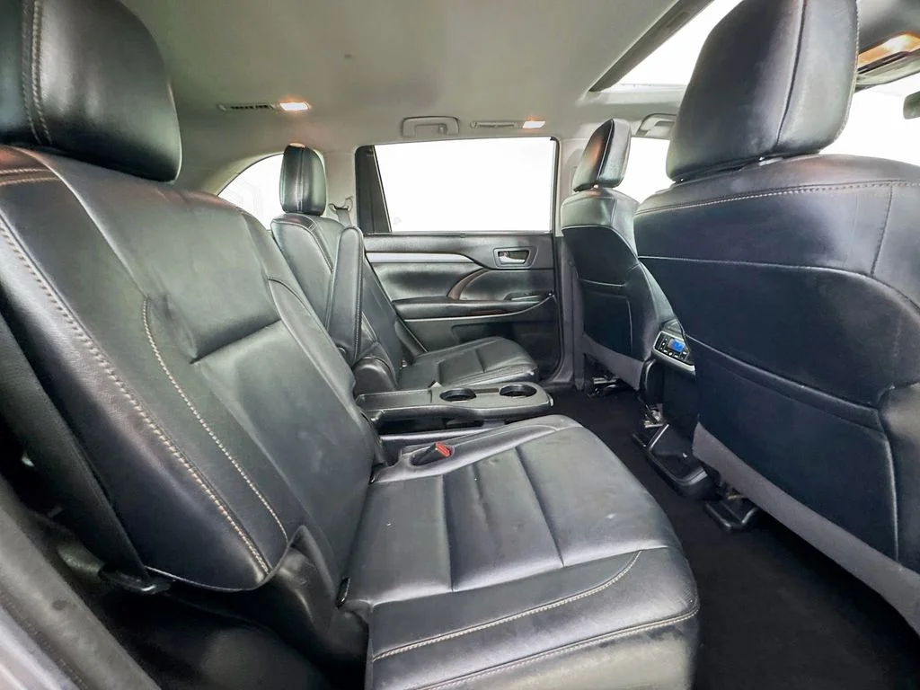 Used 2018 Gray Toyota XLE image 36