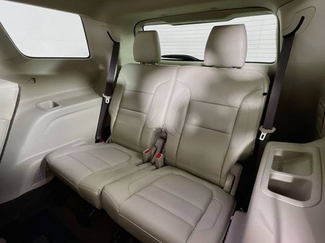 Used 2017 WHITE FROST TRICOAT GMC Denali image 37