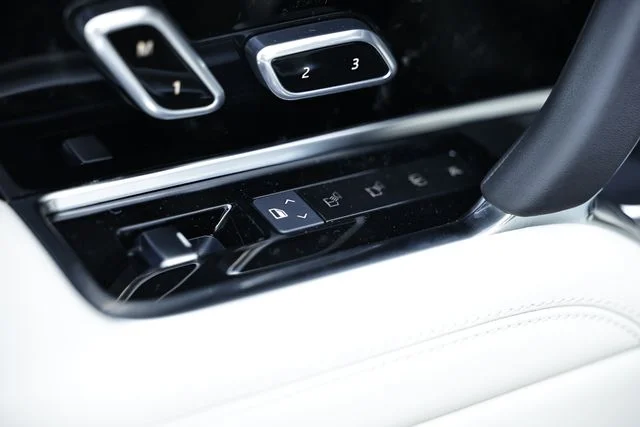 New 2026 Fuji White Land Rover SE 7 Seats image 29