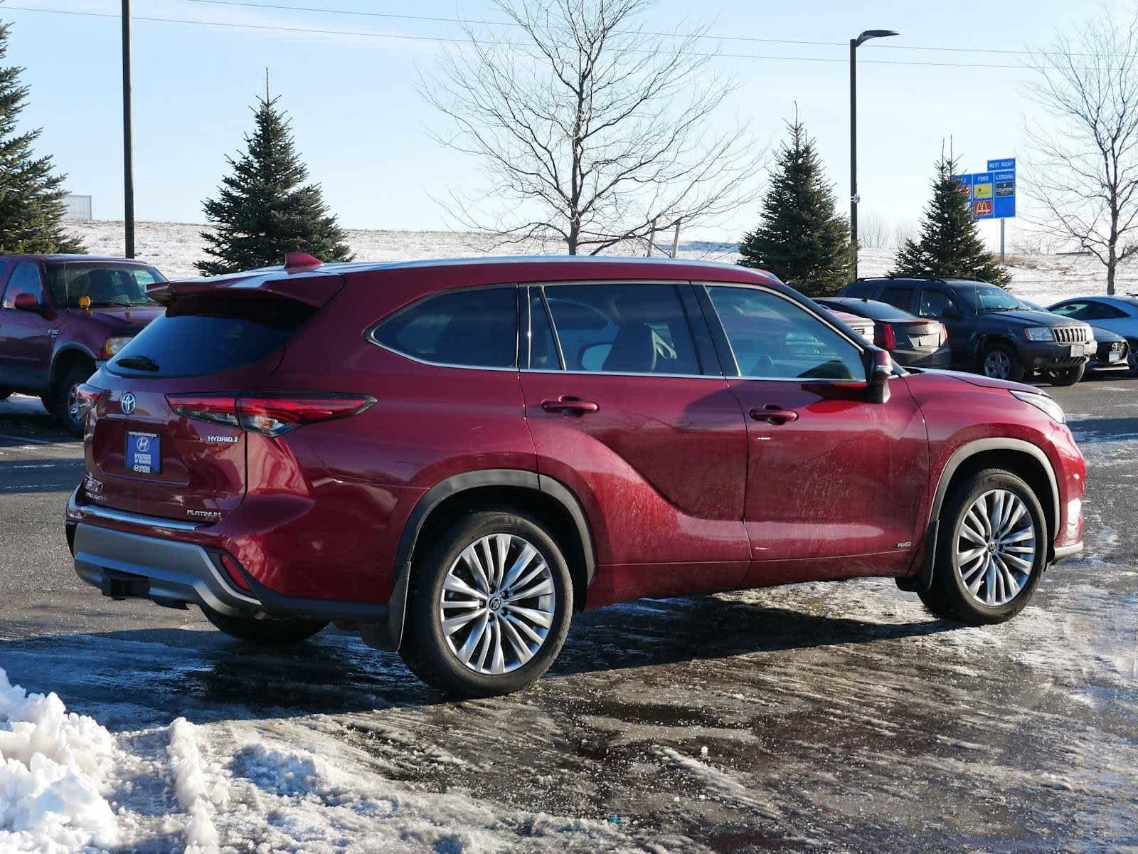 Used 2022 Toyota Highlander Platinum with VIN 5TDEBRCH2NS092092 for sale in Mankato, Minnesota