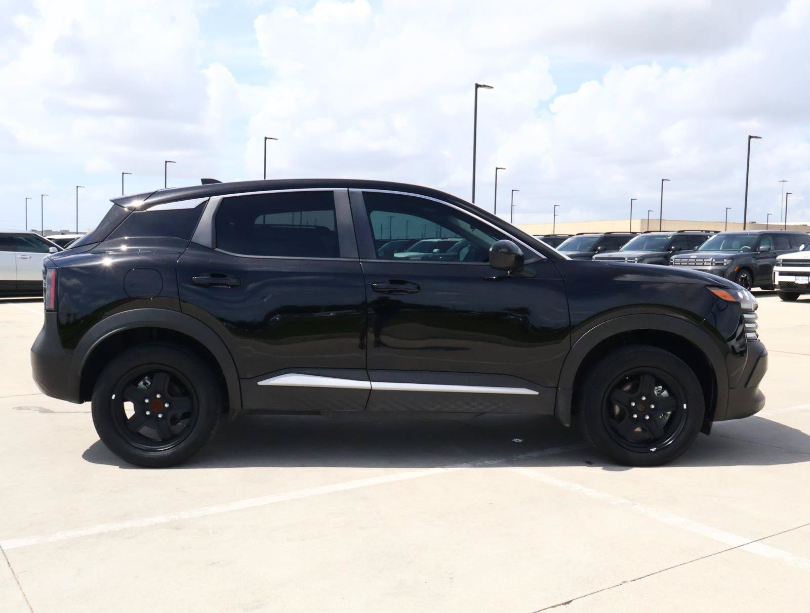 Used 2025 Super Black Nissan SV image 5
