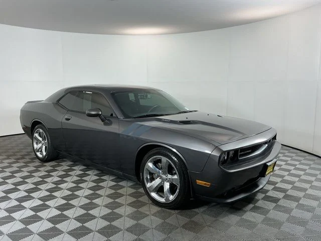 Used 2014 Crystal Metallic Dodge R/T image 3