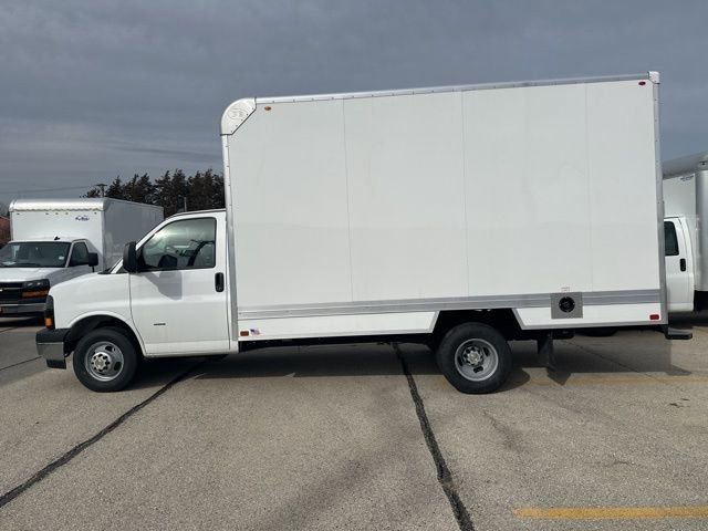 New 2025 Summit White Chevrolet 1WT image 2