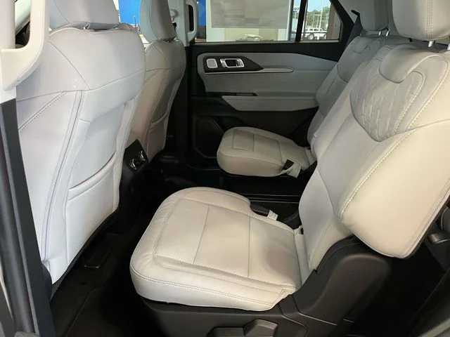 New 2026 Star White Metallic Tri-Coat Ford Platinum image 13
